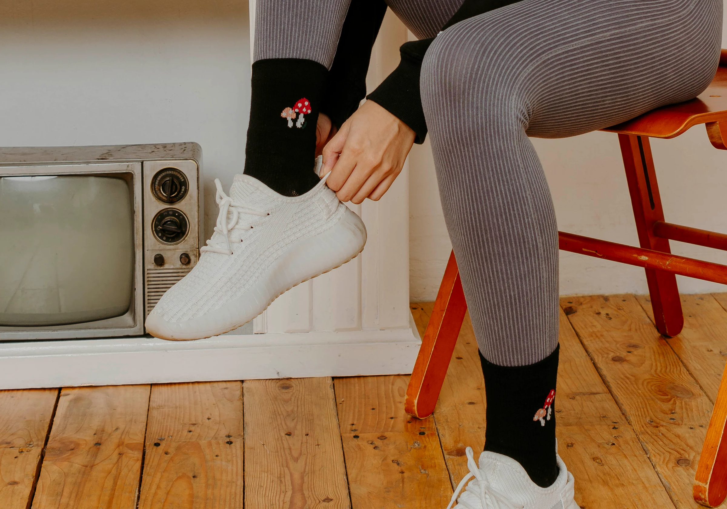 Self-Care for the Modern Woman: Why Mid-Crew Compression Socks Are a Must-Have