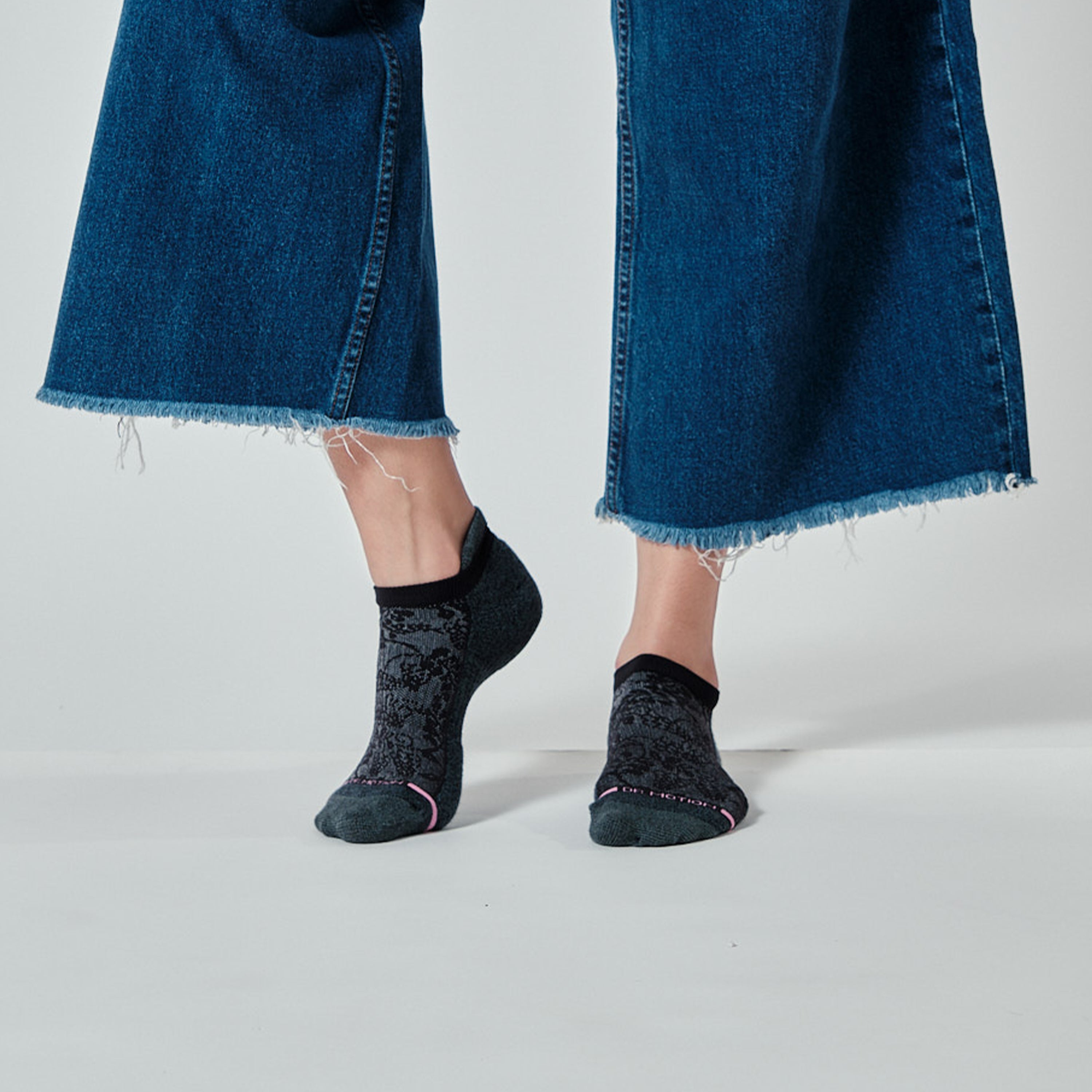 Pretty Lace Texture | Ankle Compression Socks For Women