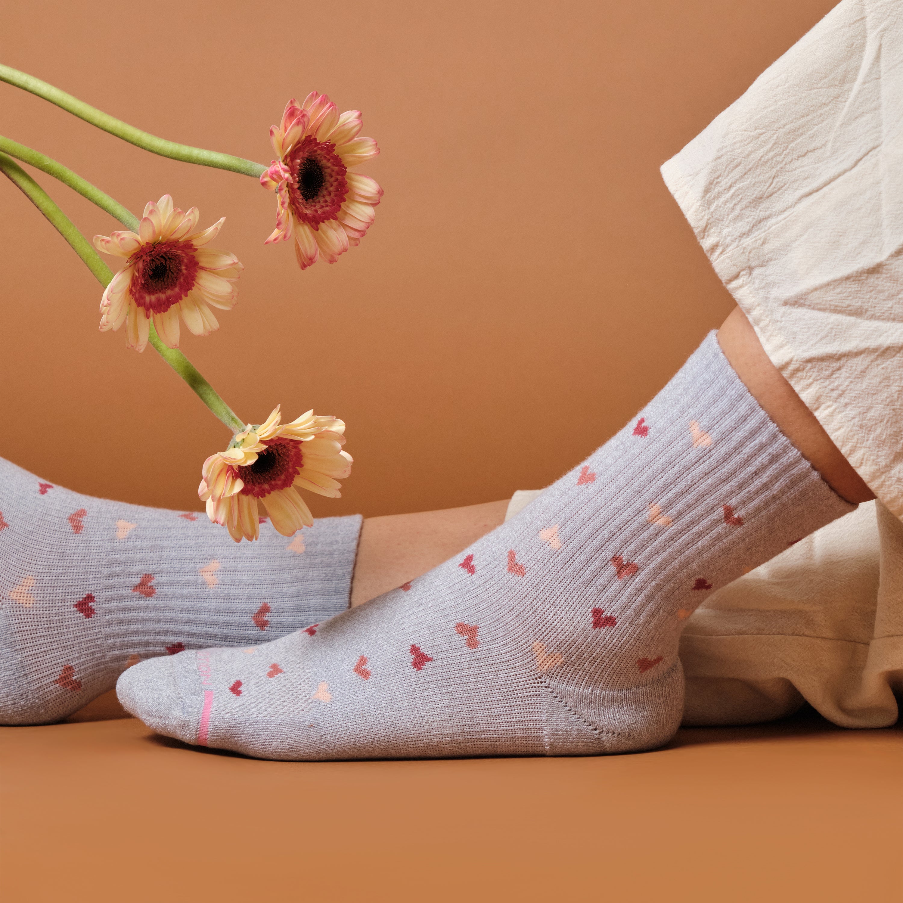Mini Hearts Ribbed | Mid-Crew Compression Socks For Women