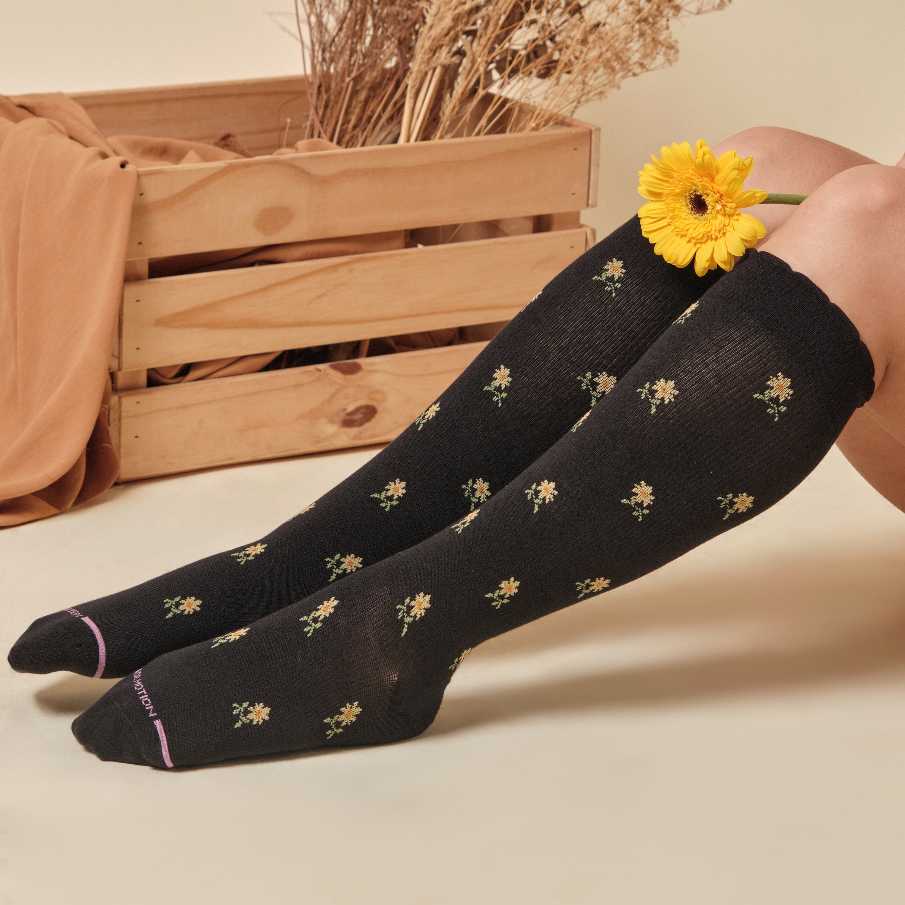 All Over Daisy | Knee-High Compression Socks For Women