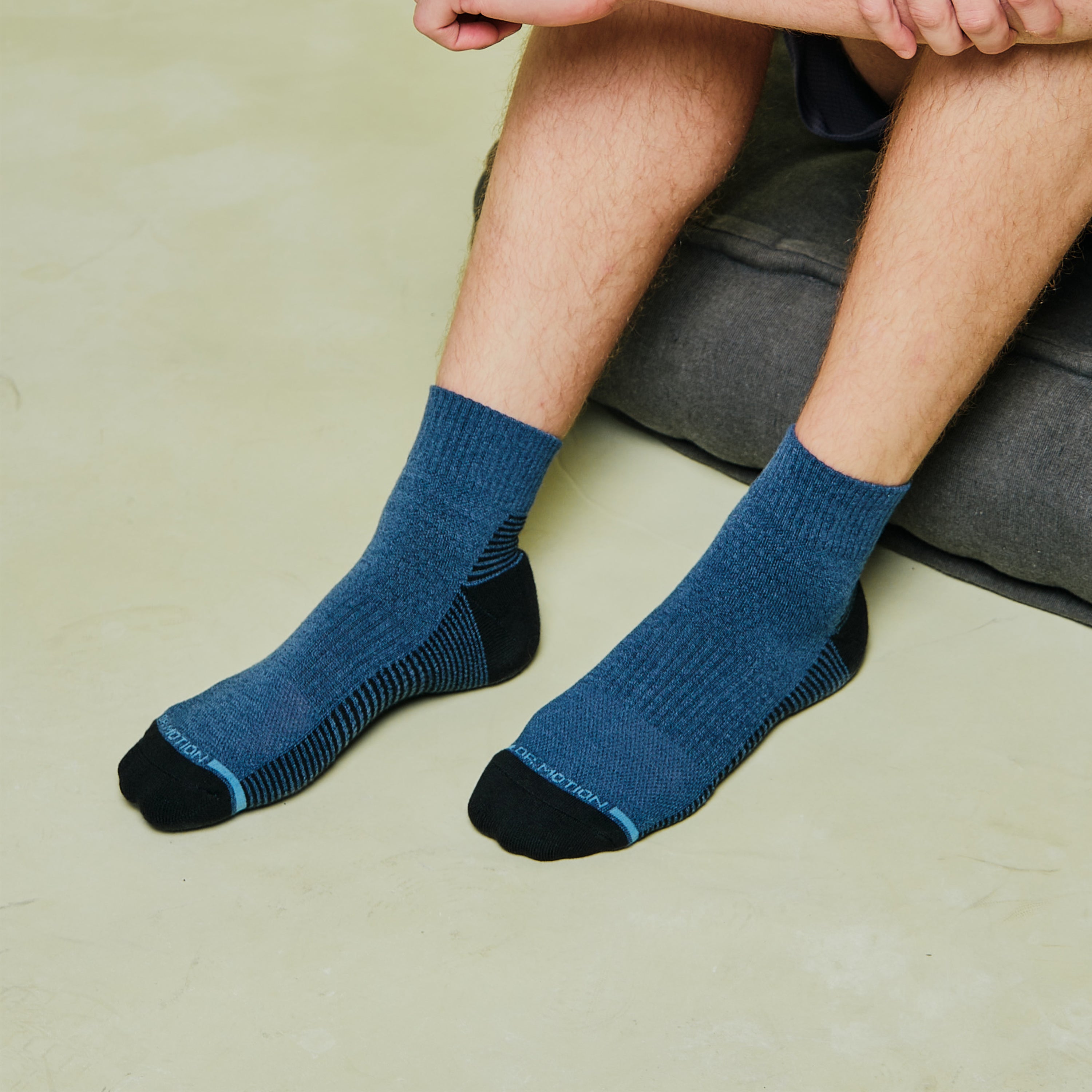 Back Stripes Ribbed Cuff | Quarter Compression Socks For Men