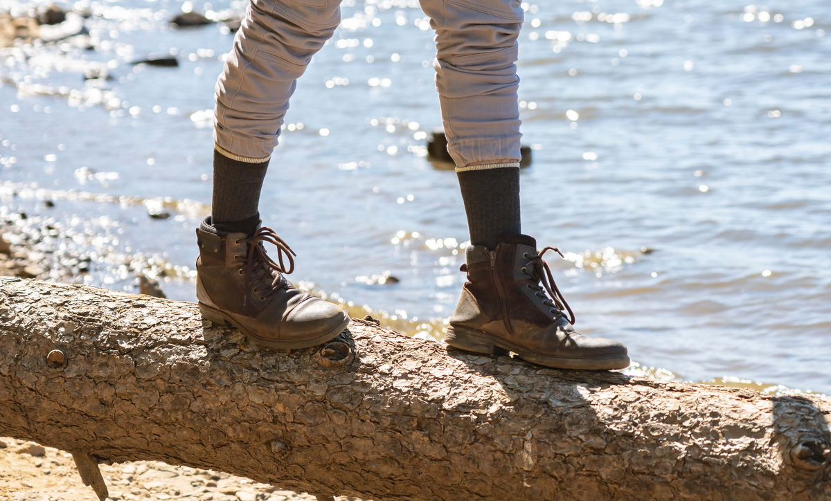 How Compression Socks Can Help With Tingling Feet — Dr. Motion compression socks blog cover