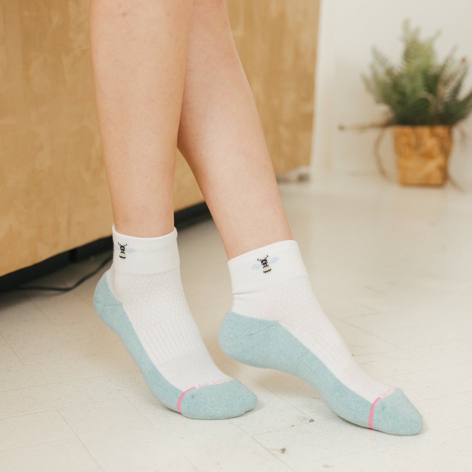 Bee | Quarter Compression Socks For Women