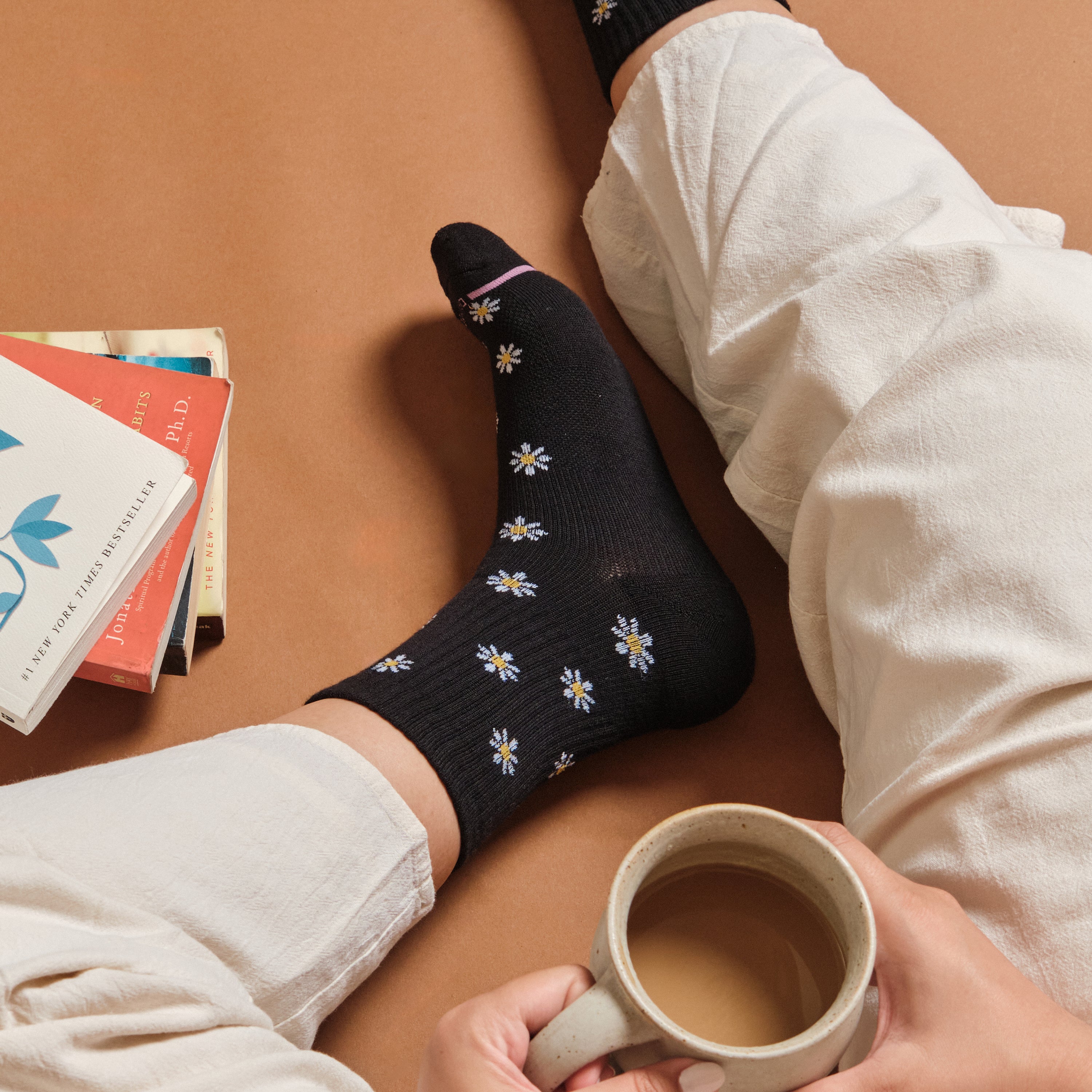 Mini Daisies Ribbed | Mid-Crew Compression Socks For Women