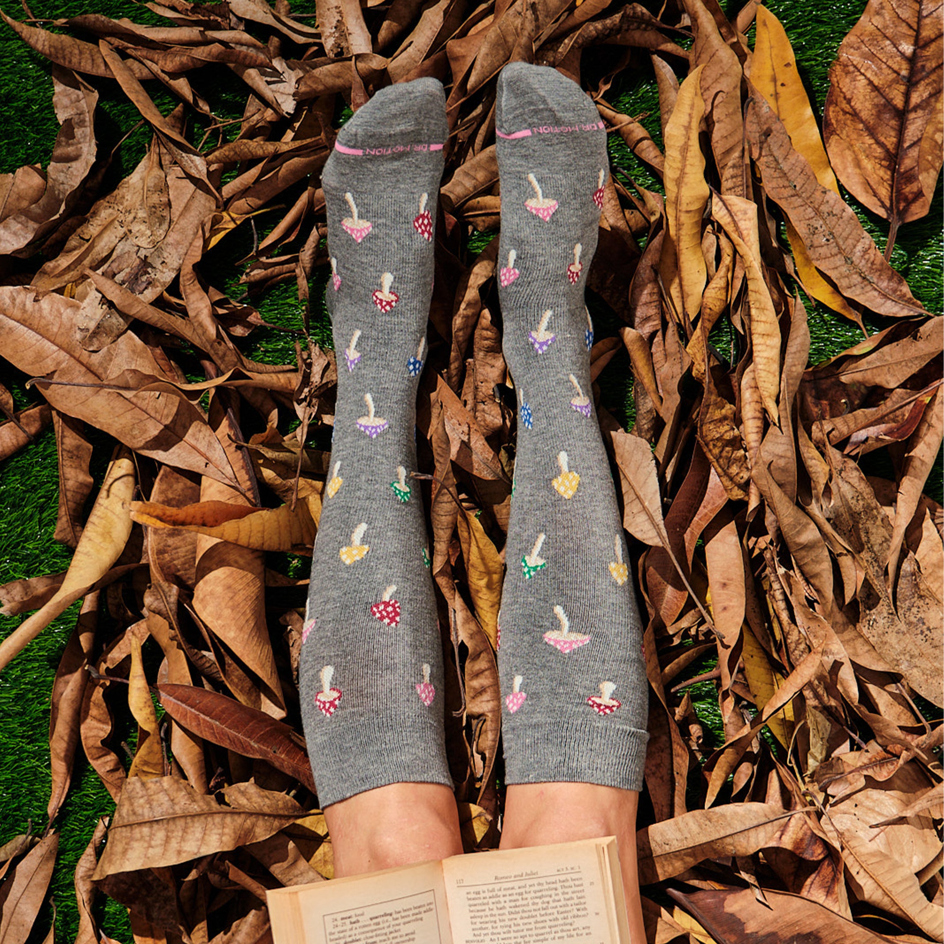 Colorful Shrooms | Knee-High Compression Socks For Women