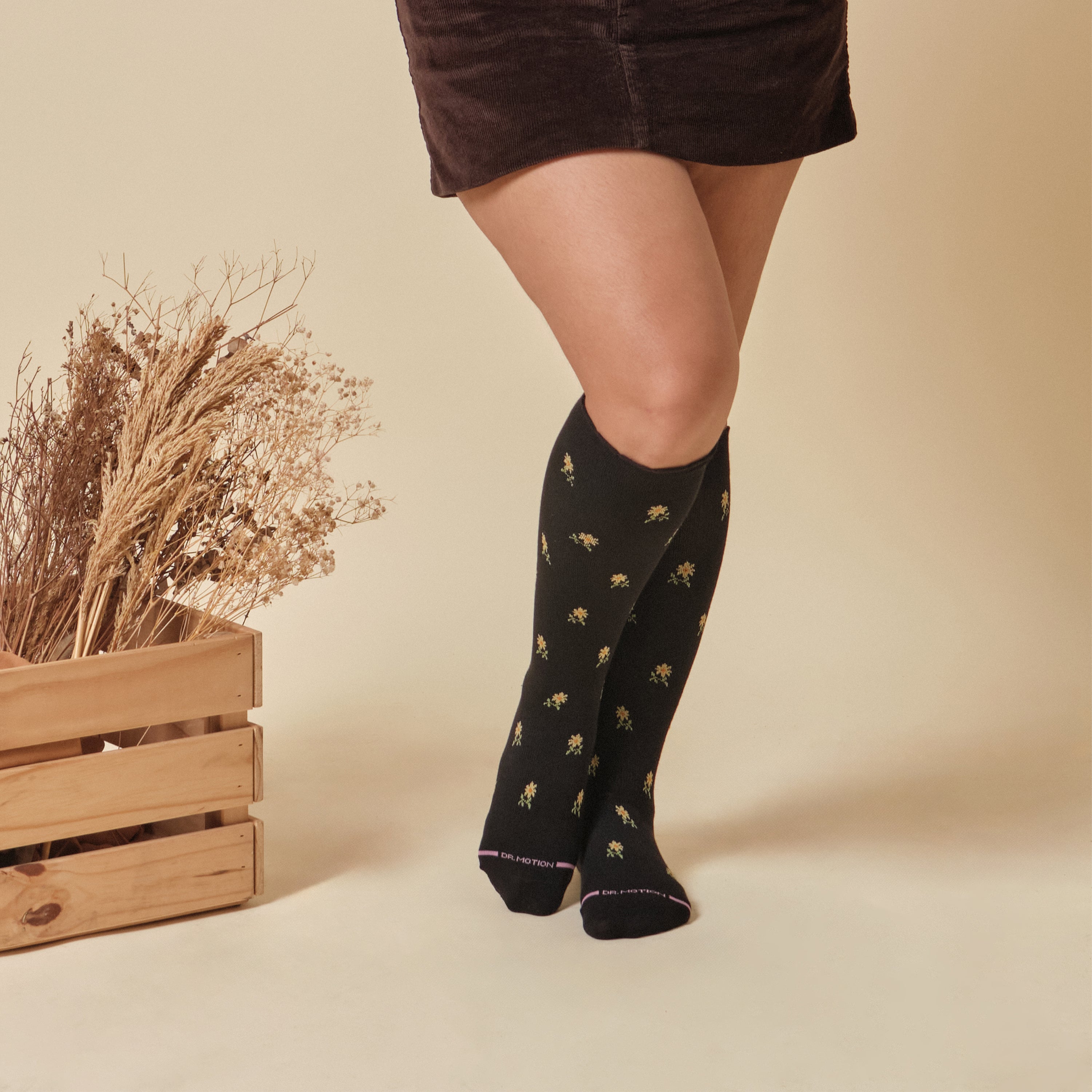 All Over Daisy | Knee-High Compression Socks For Women