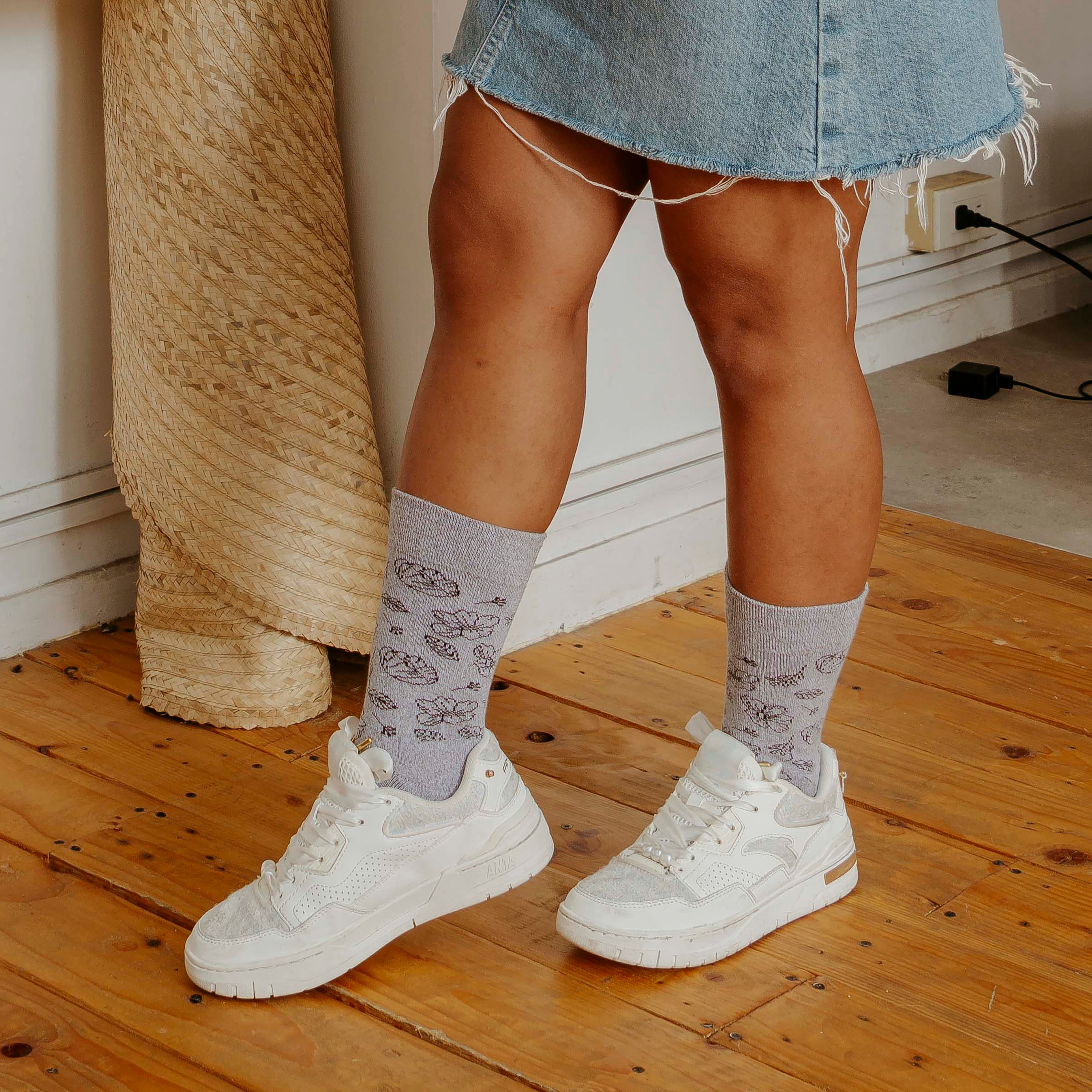 Floral Outline | Comfort Top Socks For Women