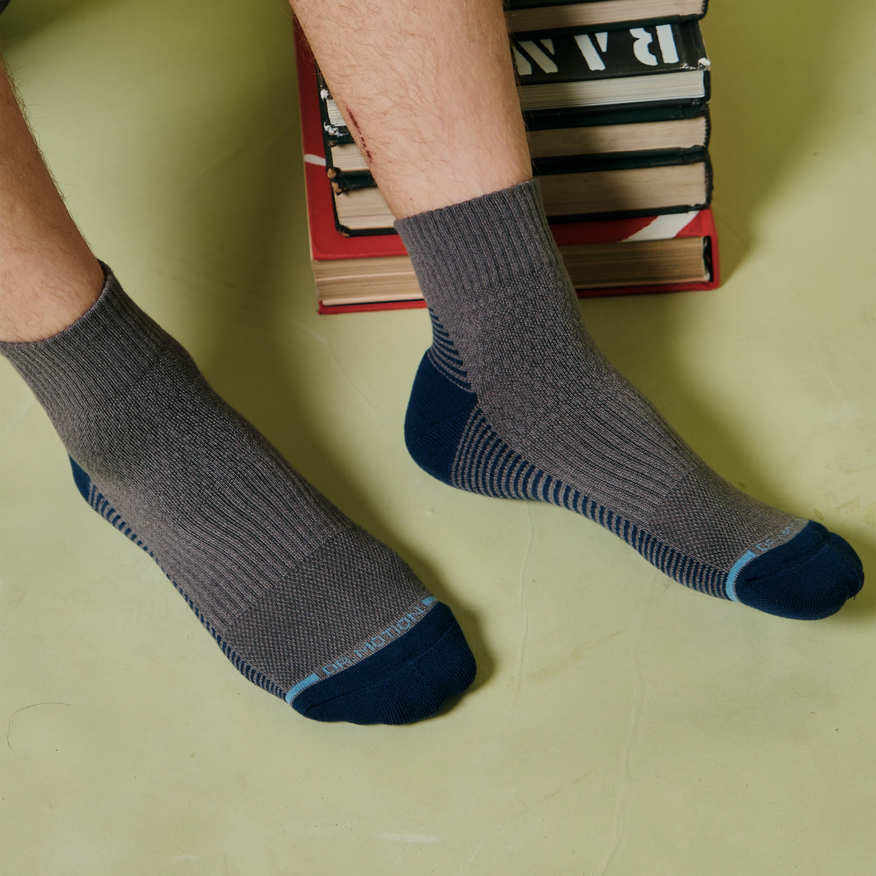 Back Stripes Ribbed Cuff | Quarter Compression Socks For Men