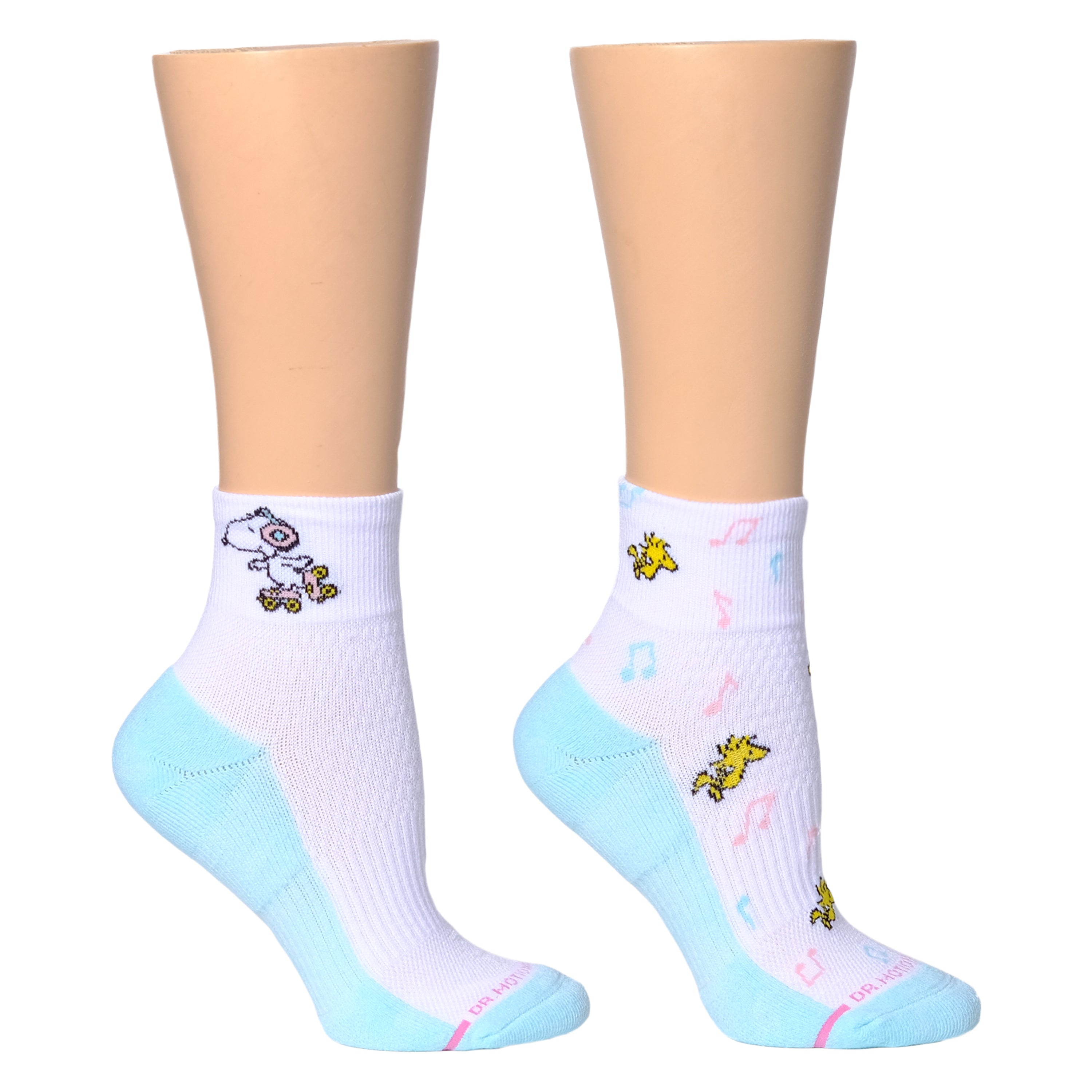 Quarter-length socks featuring Snoopy and Woodstock designs with a light blue accent.