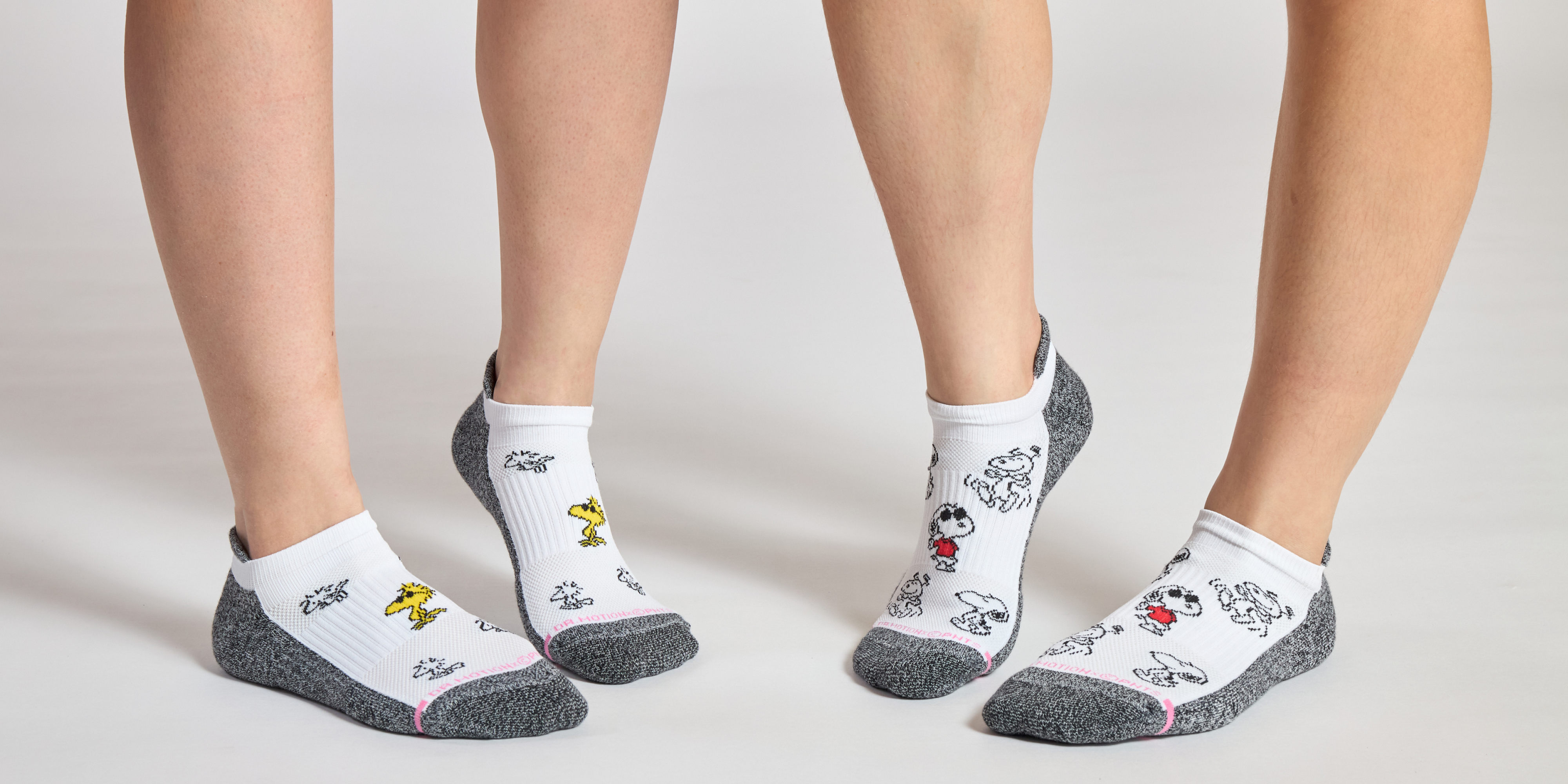 snoopy and woodstock designed socks in grey and white 